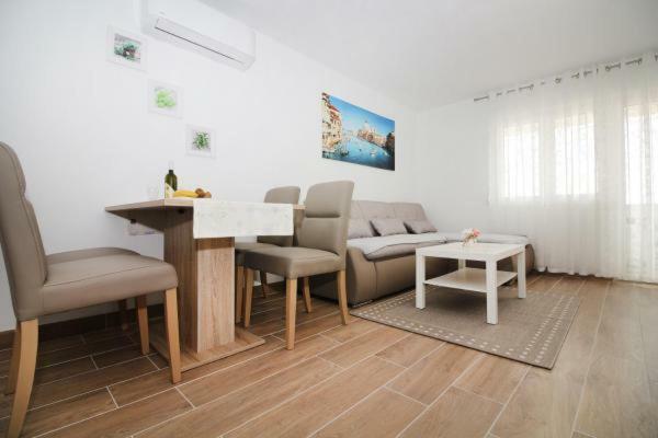 Mara Apartment *