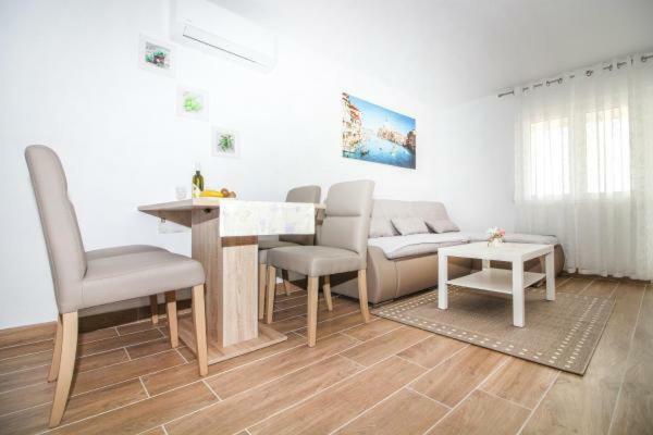 Apartment Mara *