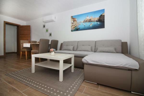 Apartment Mara *