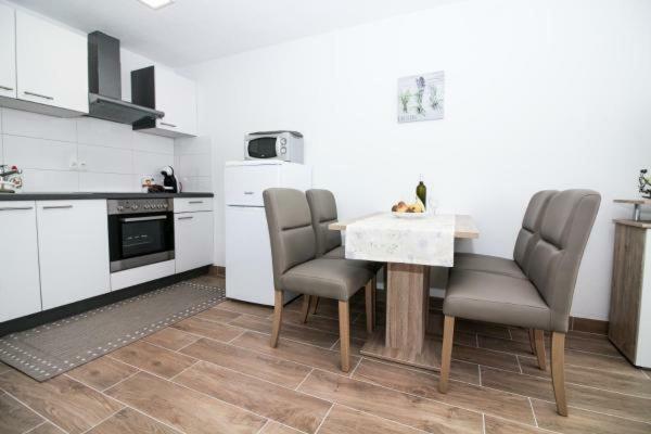 Mara Apartment *